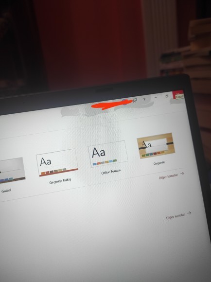 Word uygulamasını açınca ekranda lekeler oluşuyor, neden olabilir?