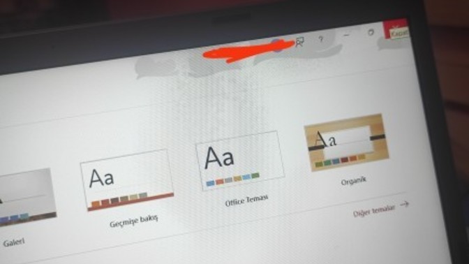 Word uygulamasını açınca ekranda lekeler oluşuyor, neden olabilir?