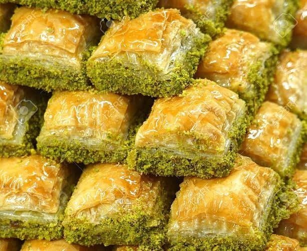 Favorin ev baklavası mı pastane baklavası mı?
