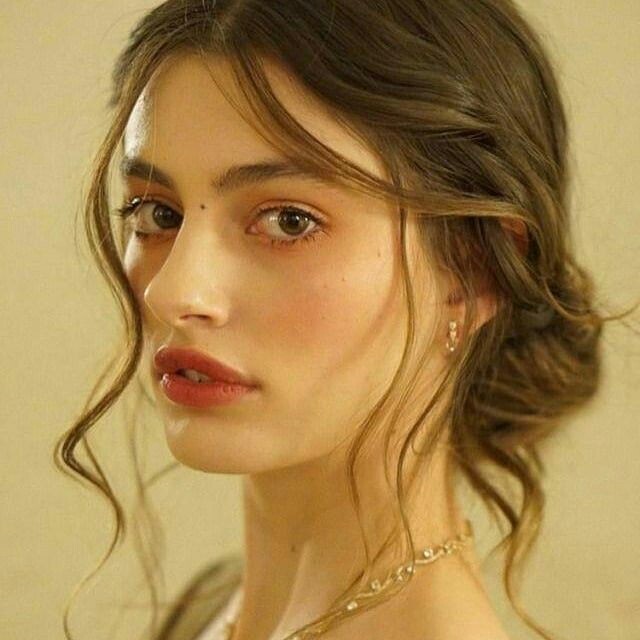 Sizce hangi saç modeli daha güzel?
