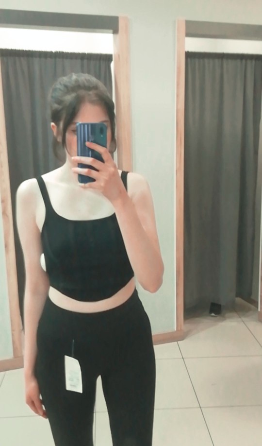 Tayt crop giymek ergen işi mi?