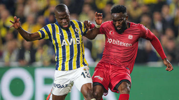 Zirveyi yakından ilgilendiren Sivasspor-Fenerbahçe maçının sonucu ne olur?