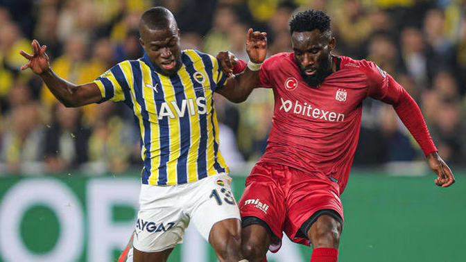 Zirveyi yakından ilgilendiren Sivasspor-Fenerbahçe maçının sonucu ne olur?