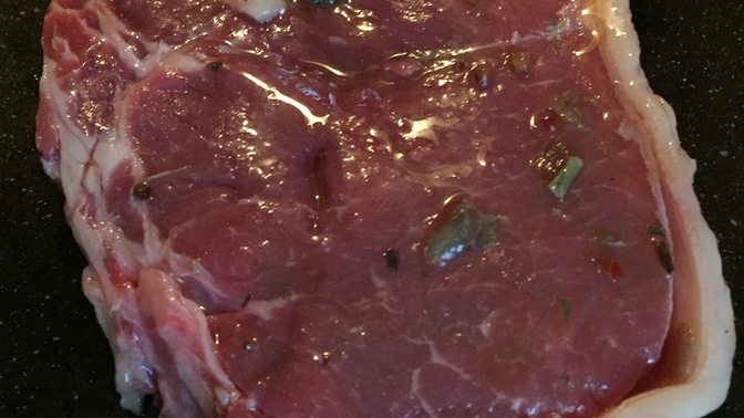 Antrikot pişirirken yağ koymalı mı?