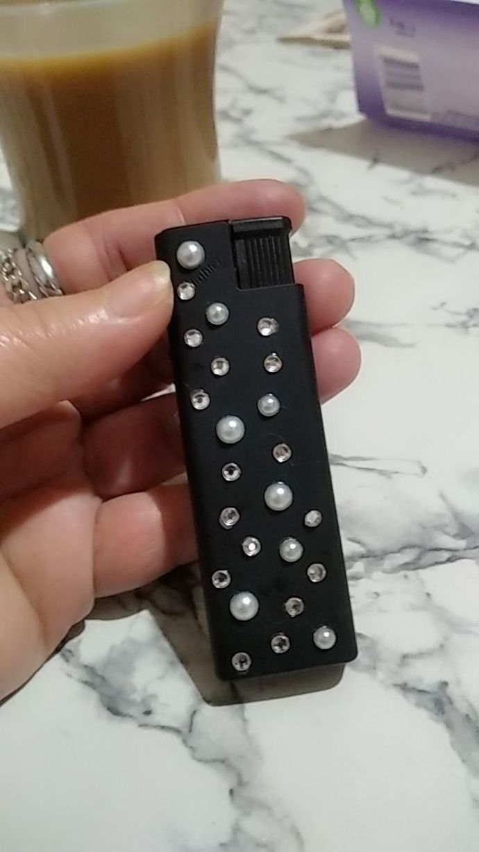 Çakmağıma inci taşlarla süsleme yaptım nasıl olmuş?