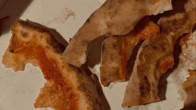 Pizzanın köşeleri yenmemeli mi?