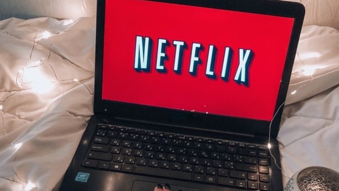 Adını çok duyduğunuz fakat hiç izlemediğiniz film/diziler var mı?