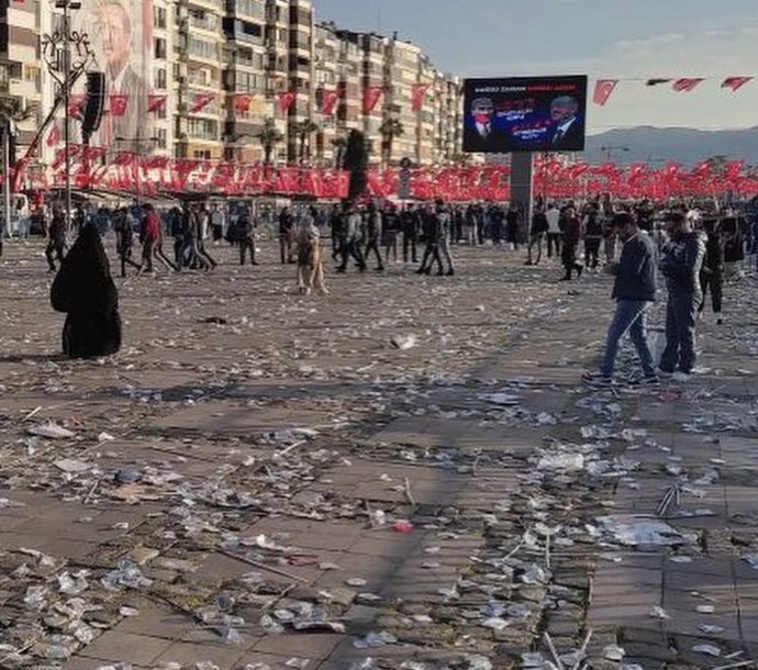 Sevgili akpliler neden pisliklerinizi toplamıyorsunuz?
