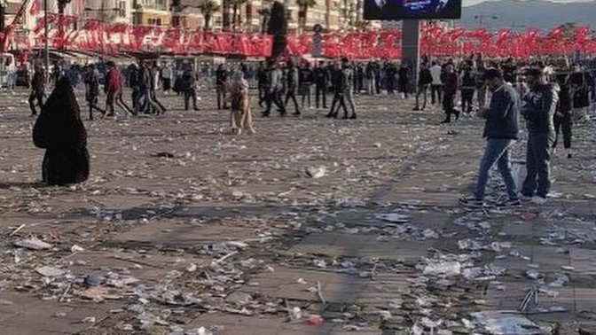 Sevgili akpliler neden pisliklerinizi toplamıyorsunuz?