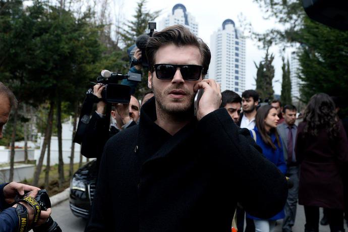 Dış görünüş olarak çok dikkat çeken biri ile sevgili olabilir misiniz?