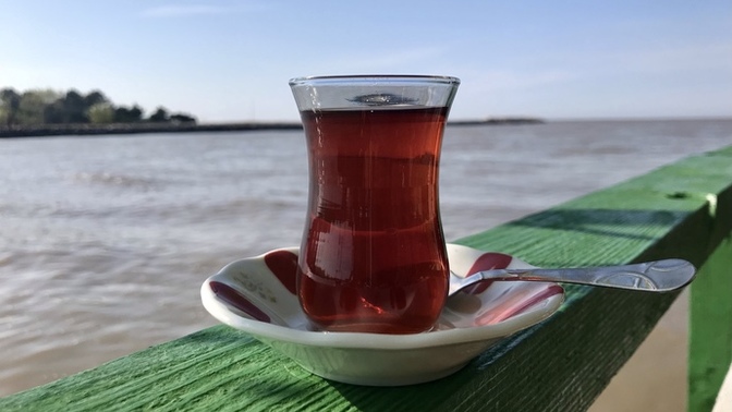 Çayı demli mi seversin, açık mı?