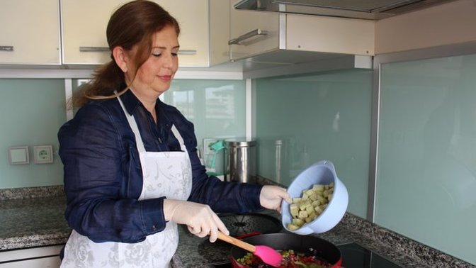 Her erkek evlendikten sonra annesinin yemeklerini mi arar?