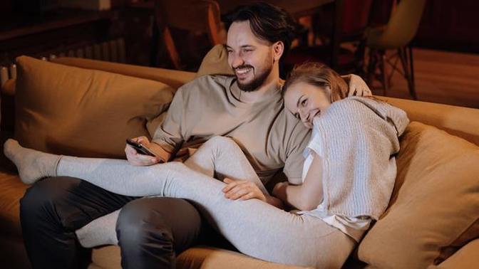 Sevgilinizle aynı evde yaşamanıza aileniz müsaade eder mi?