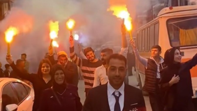 Kız isteme töreninde gösterişli, şovlu işleri sever misiniz?