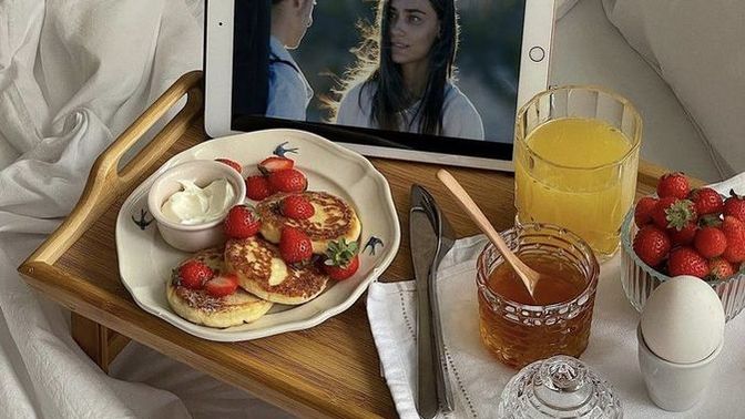 Güne kahvaltı tabağınızı ayağına getirecek biriyle uyanmak, sadece dizi/filmlerde olan bir jest midir? Siz ister miydiniz bunu?