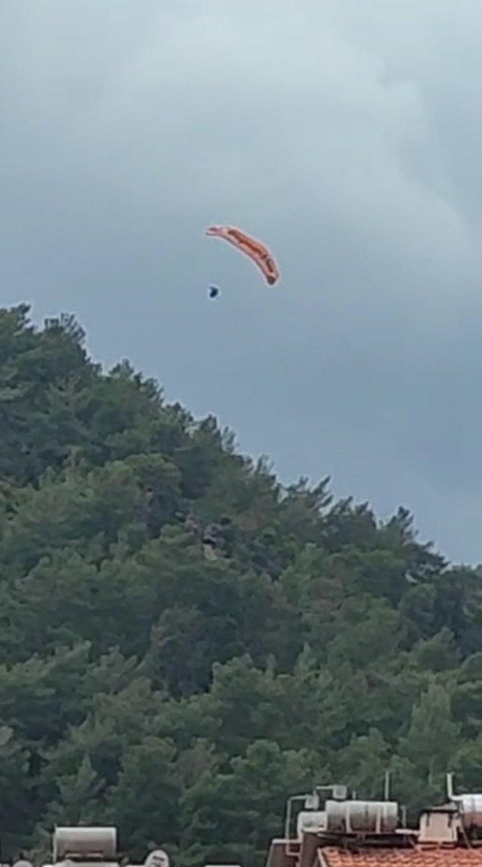 Hava yağmurlu ve rüzgar şiddetlendi. Sizin orada neler oluyor?