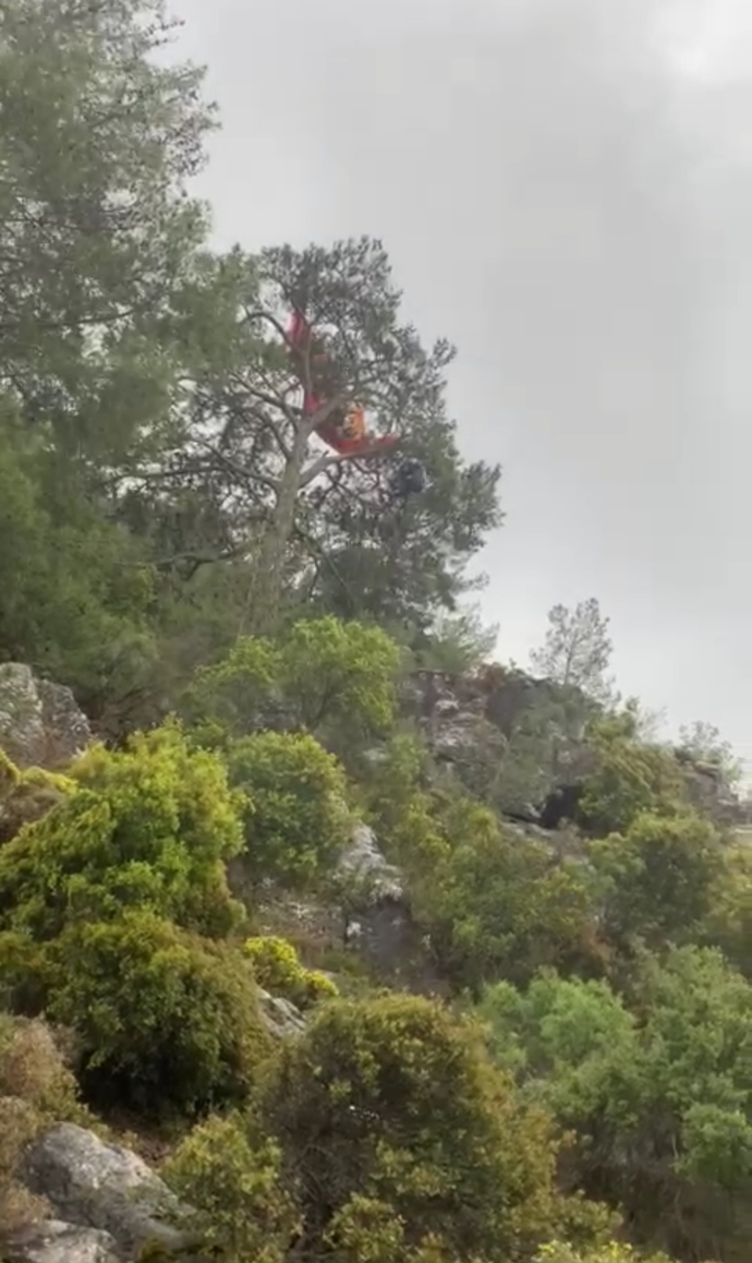 Hava yağmurlu ve rüzgar şiddetlendi. Sizin orada neler oluyor?