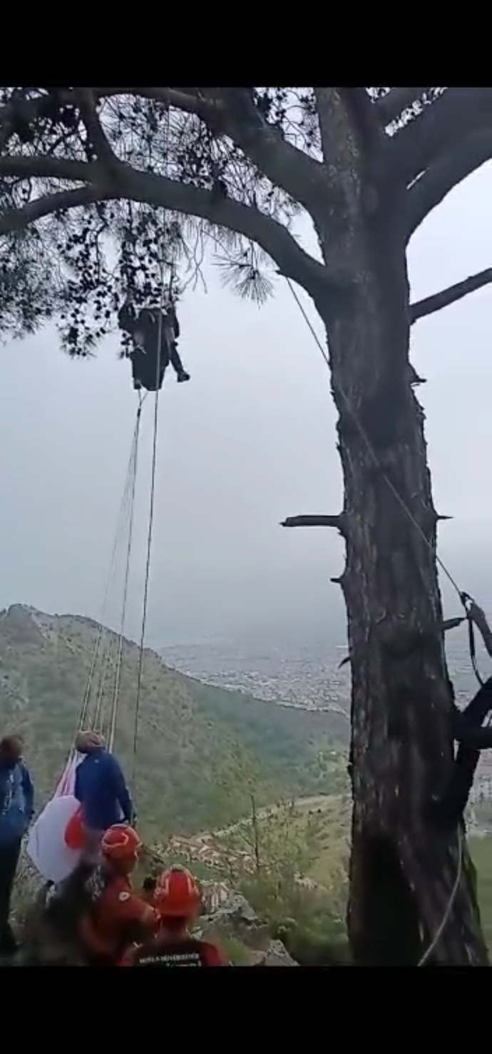 Hava yağmurlu ve rüzgar şiddetlendi. Sizin orada neler oluyor?