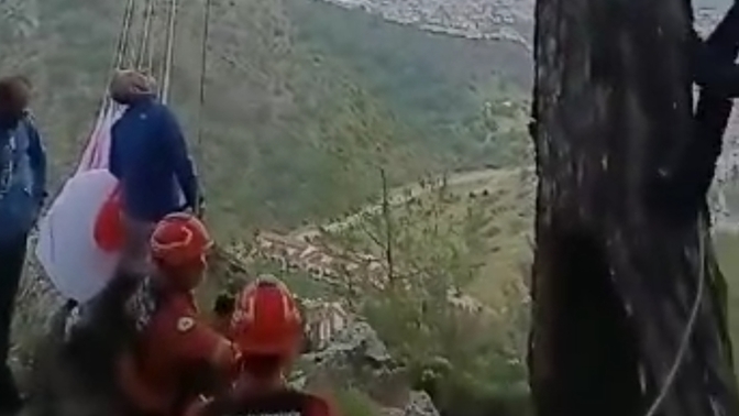 Hava yağmurlu ve rüzgar şiddetlendi. Sizin orada neler oluyor?