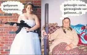Eşinizin ailesiyle aynı evde kalır mıydınız?