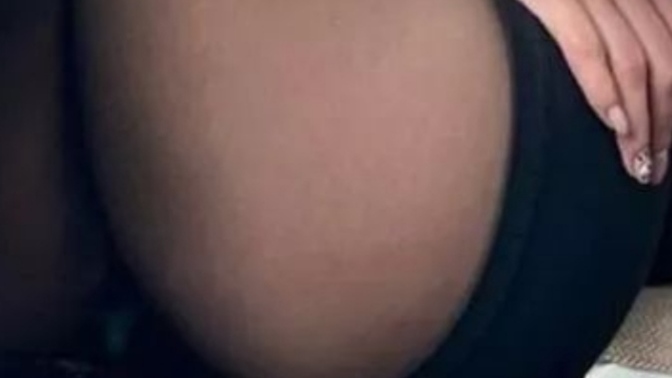 Kadınlar oturdukları zaman neden bacak bacak üstüne atarlar bu şekilde?