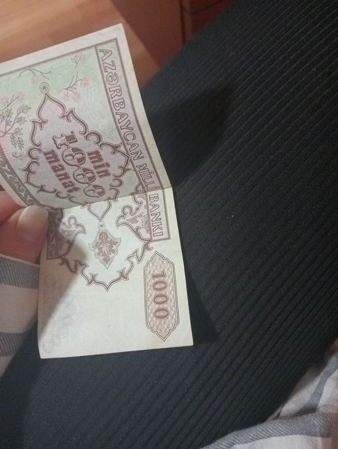 Azerbaycan parasını (Manat) nerede bozdurabilirim?
