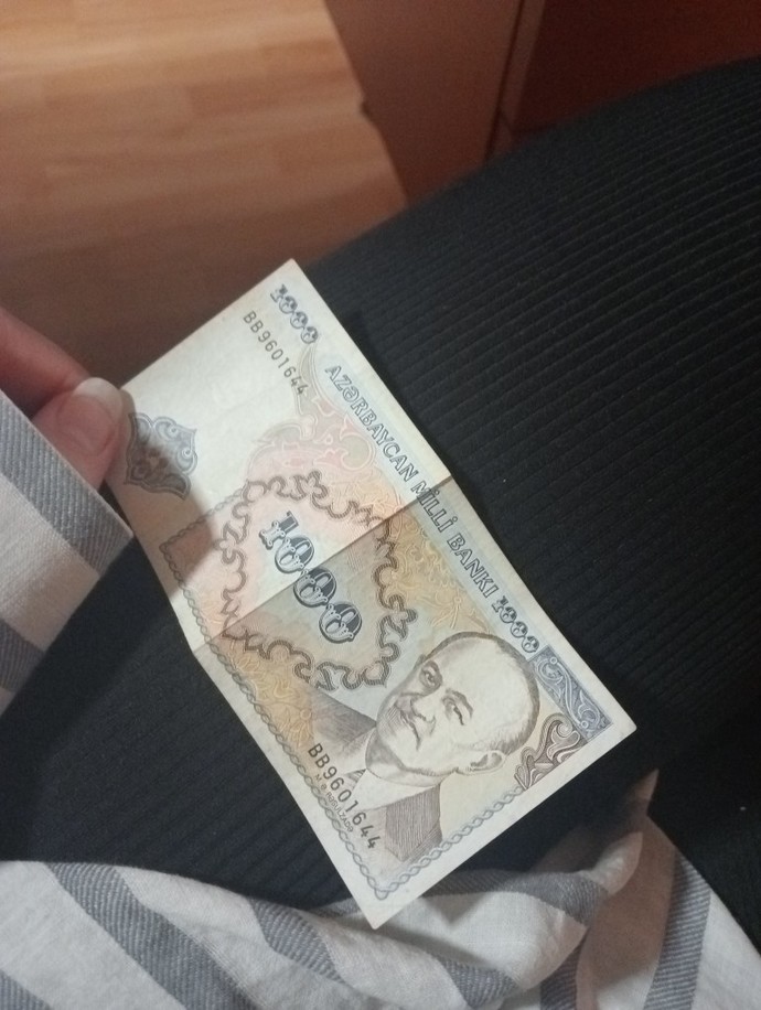 Azerbaycan parasını (Manat) nerede bozdurabilirim?