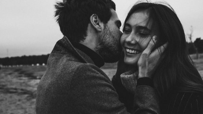 İnsan hiç görmediği birine aşık olabilir mi?
