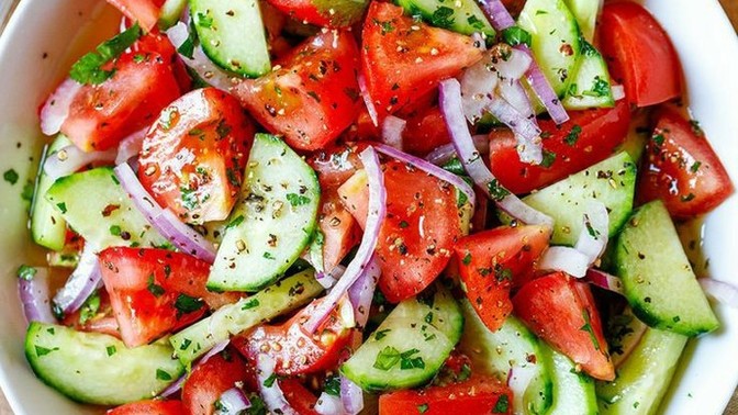 Soğansız salata olur mu?