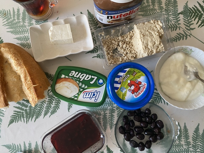 Akşam yemeğinde kahvaltılık yer misiniz?