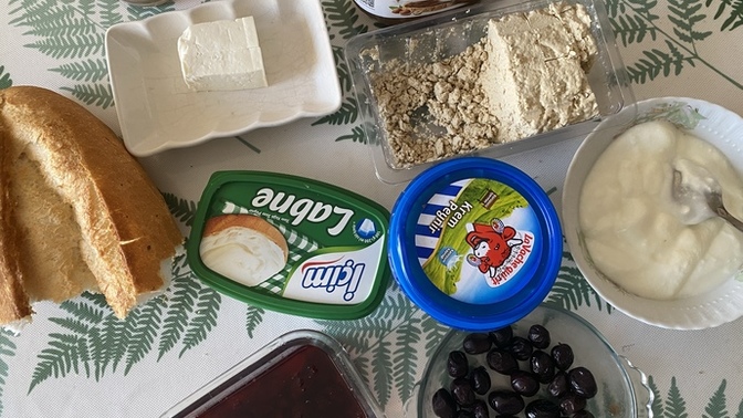 Akşam yemeğinde kahvaltılık yer misiniz?
