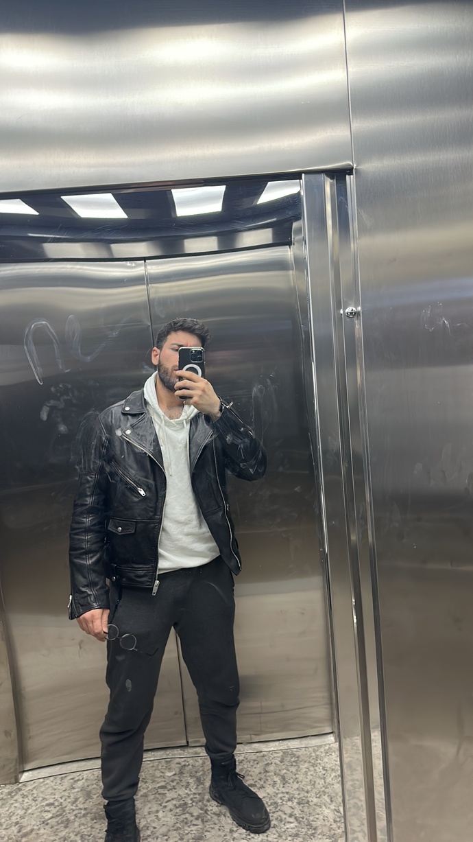 Bugün 3 kızla ilk buluşmam var. Bu kombinle gidilir mi?