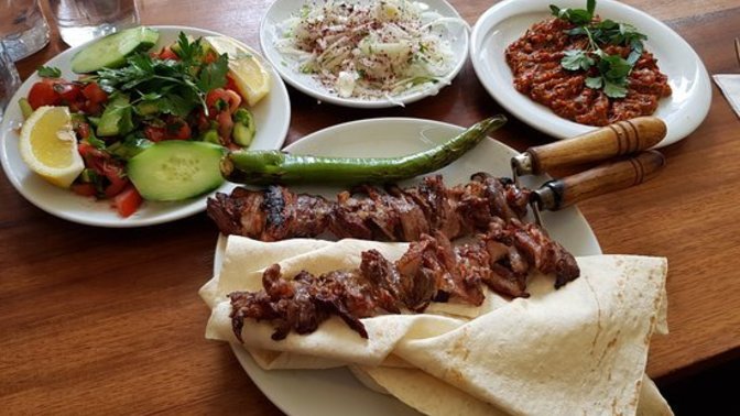 Cağ kebabı mı daha güzel Adana mı?