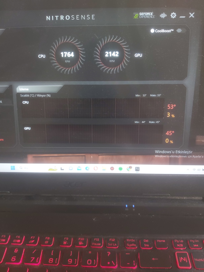 Yeni oyuncu laptobı aldım oyun oynarken 90 dereceyi görüyor normal midir?