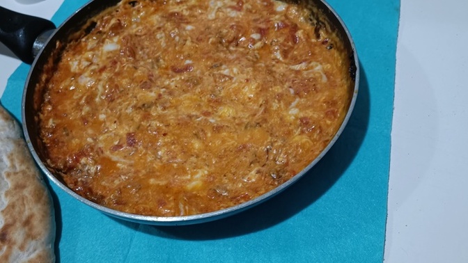 Çakallı menemeni mi yoksa normal menemen mi?