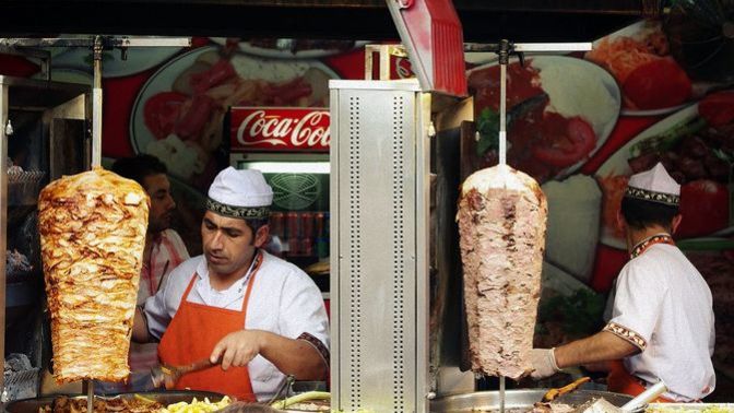 Tavuk döner mi, et döner mi?