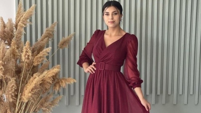 Açık biriyim, nişan için sizce bu elbise nasıl olur?
