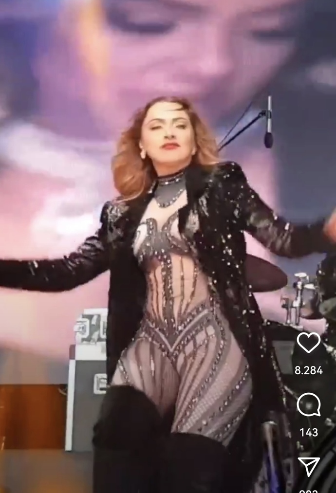 Hadise vücut çorabının, vücut bulmuş hali mi?