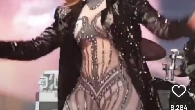 Hadise vücut çorabının, vücut bulmuş hali mi?