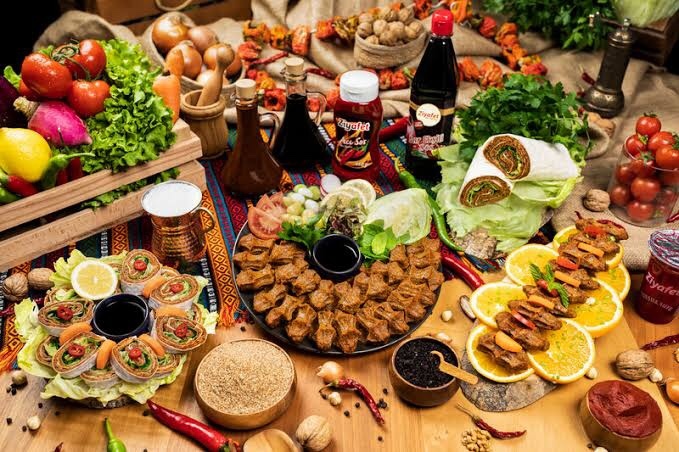 Bedava yemek siparişi verme şansın olsa şu an ne yemek isterdin?