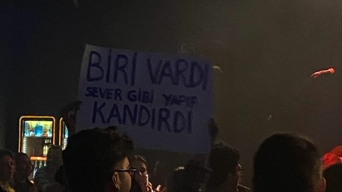 Uğruna sararıp solduğunuz biri var mı?
