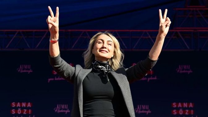 Dilek imamoğlu'nun van'da yaptığı işaret?