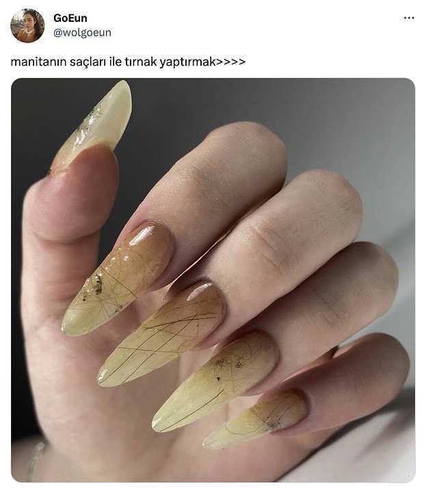 Yaratıcılıkta seviye atlayarak, sevgilisinin saçlarından tırnak yaptırmış. Sizce romantik mi?