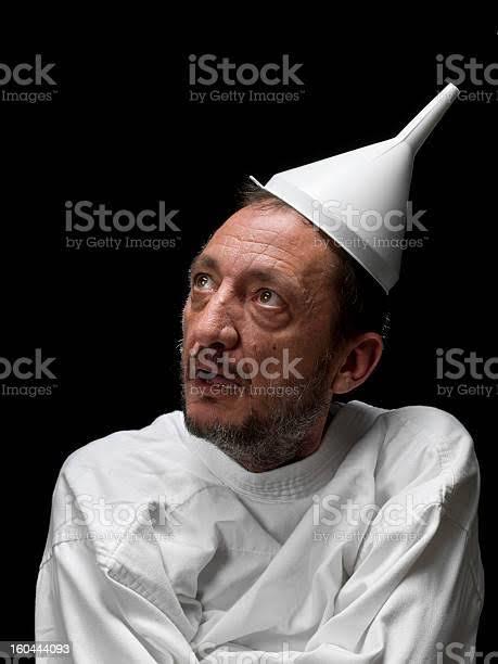 Dün zekiydim dünyayı değiştirmek istedim , bugün akıllandım herkes kendini değiştirsin bana benim dünyam yeter diyor musunuz🃏?