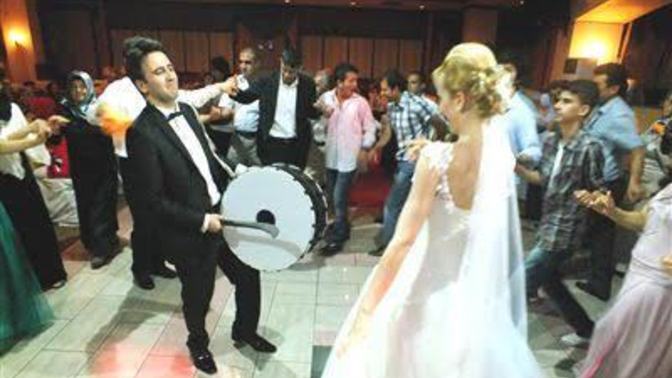 Düğün yaparken âdetleri uygular mısınız?