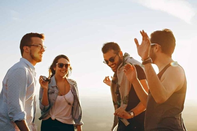 Yeni tanıştığınız insanlara kendinizi tanıtmak ve açıklamak size de zor geliyor mu?
