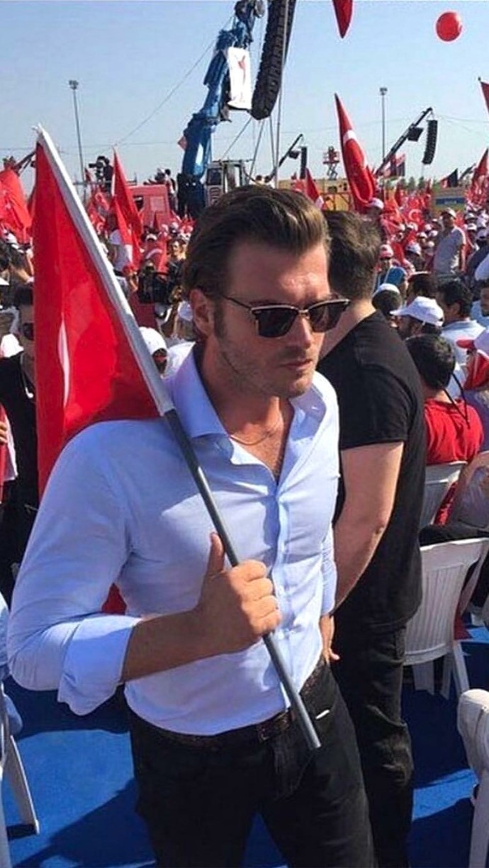Oy kullanmaya giderken dinleyeceğiniz şarkıları paylaşır mısınız?