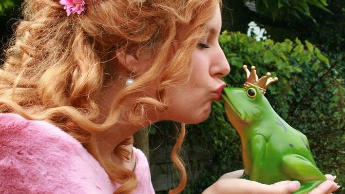 Güç ve para, her kurbağayı prens/prenses yapar mı🐸😏?