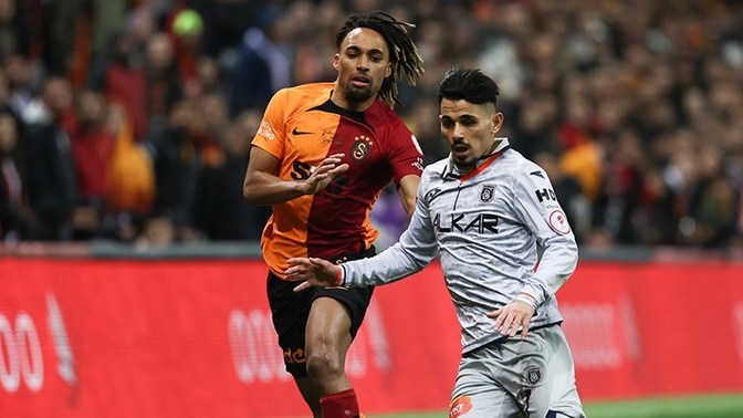 Galatasaray - Başakşehir maçı devam ediyor! Maçı sizce hangi taraf kazanır?