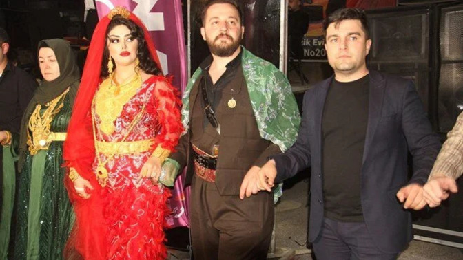 Hakkari'deki aşiret düğününde geline 15 kilo altın, damada 5 milyon TL takıldı! Bu kadar para nereden geliyor?